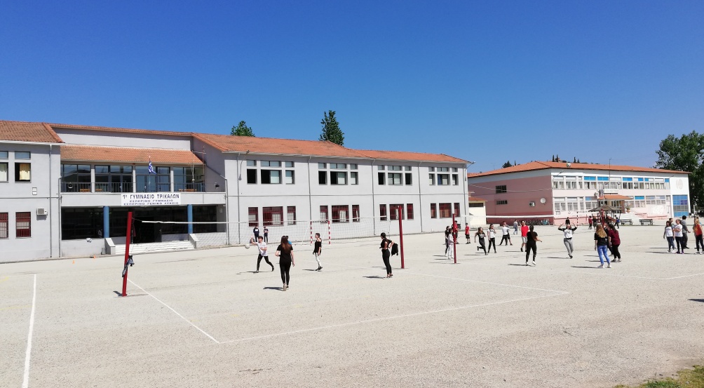 Νέος χώρος άθλησης σε σχολείο στα Τρίκαλα – Τρία γήπεδα και νέα αυλή 